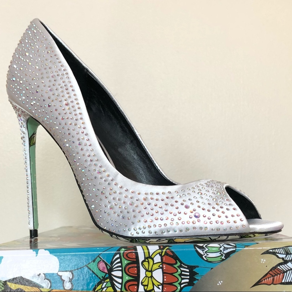 Taylor Says Werk White Satin Fabric Pump 9.5